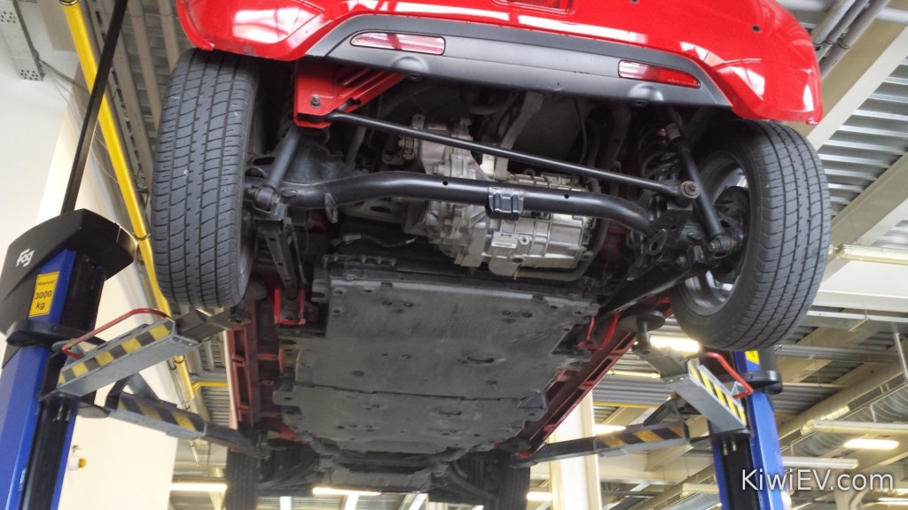 View underneath Peugeot iOn - 1